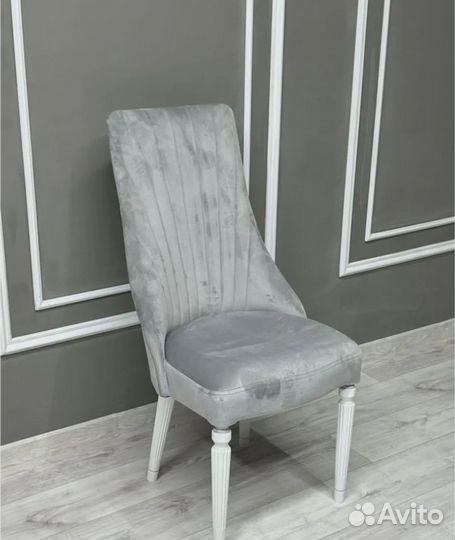 Кухонный стол и стулья в комплекте