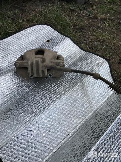 Суппорт тормозной передний правый Peugeot 408