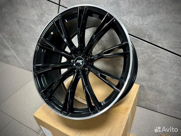 Комплект литых дисков R21 Volkswagen новые