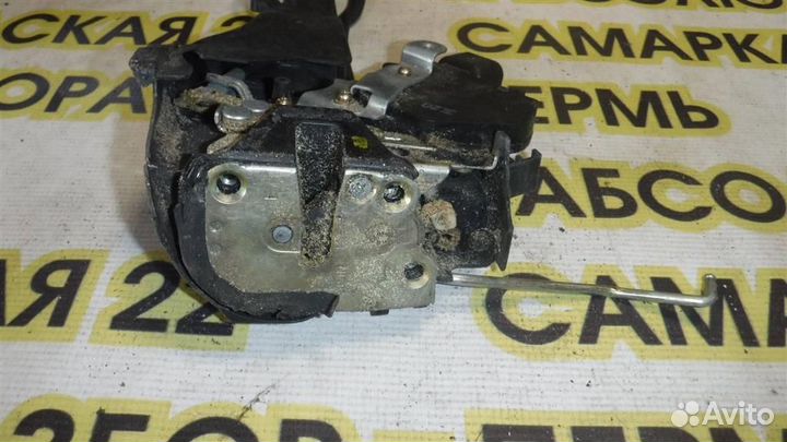 Замок двери задней левой Toyota RAV4 (XA20) 2000