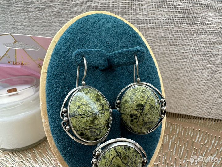 Массивный набор серьги и кольцо змеевик СССР