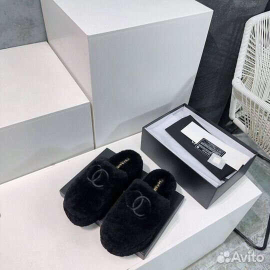 Женские тапочки Chanel