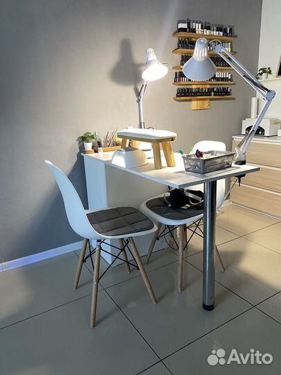 Маникюрный стол