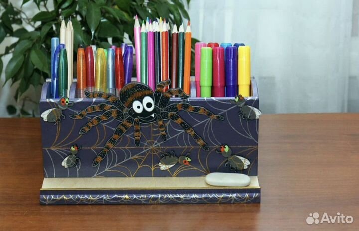 Подставка для карандашей и телефонов