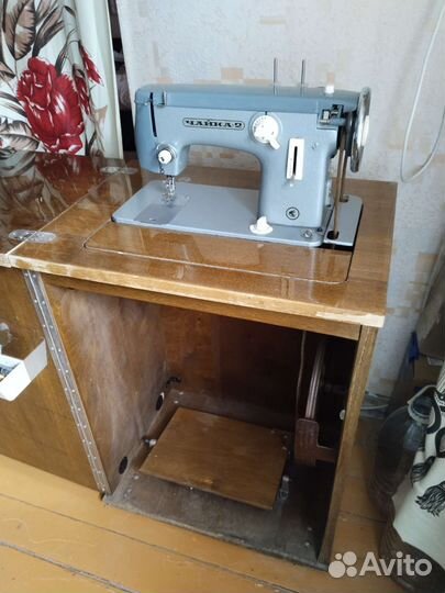 Швейная машина Чайка 2