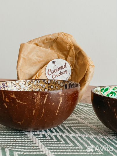 Миска тарелка из скорлупы кокоса с ракушками