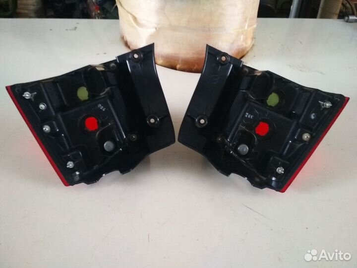 Фонарь задний правый Пежо 4007