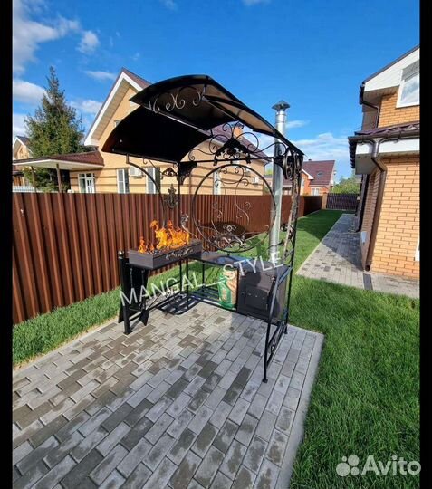 Мангал с крышей