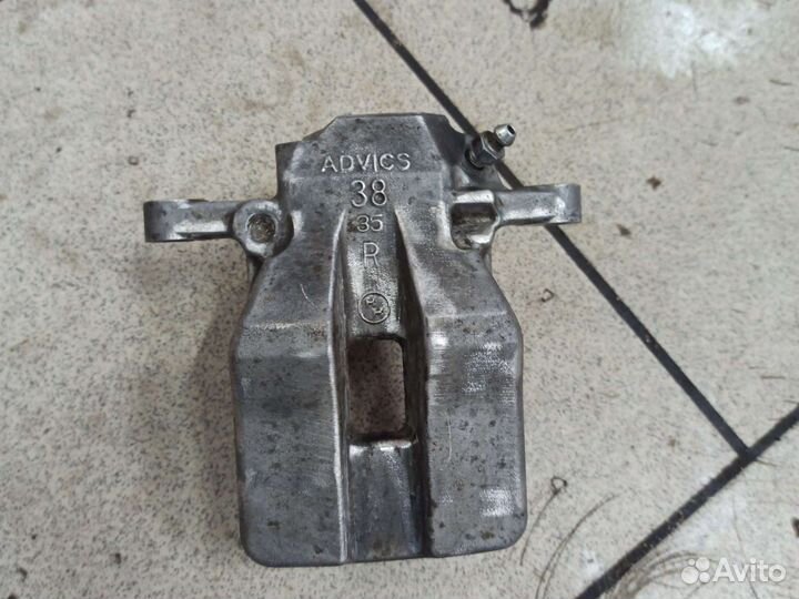 Задний правый Суппорт Toyota Rav4