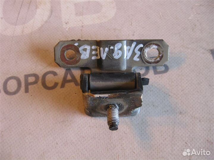 Петля крышки багажника Nissan Primera P12 хэтчбек