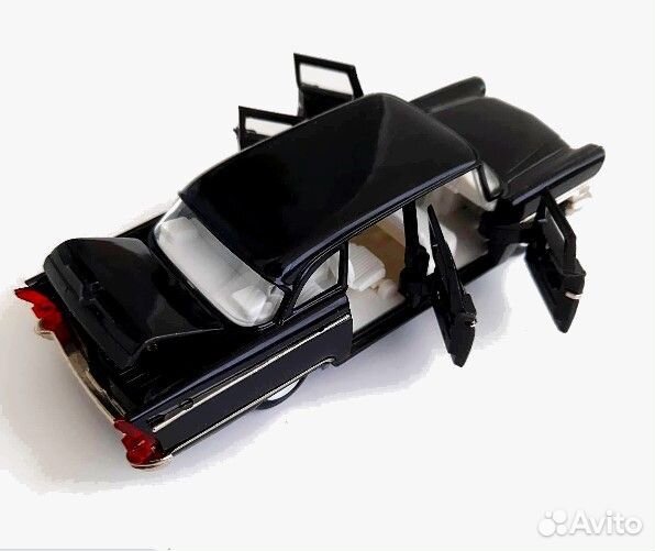 Машинка сувенирная Газ 13 Чайка