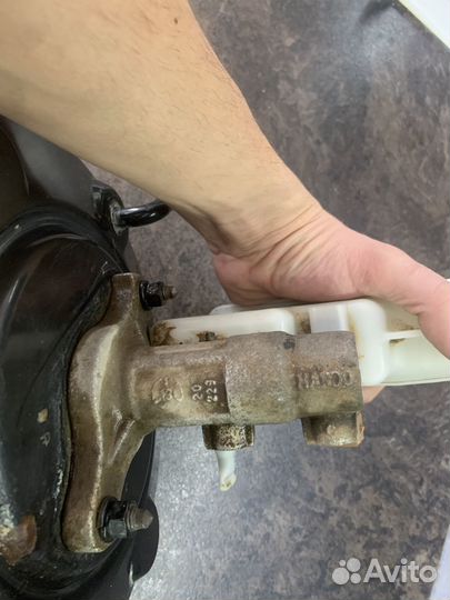 Главный тормозной цилиндр с вакумником оригинал