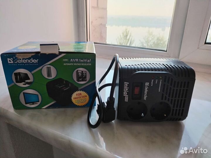 Стабилизатор напряжения Defender initial 600