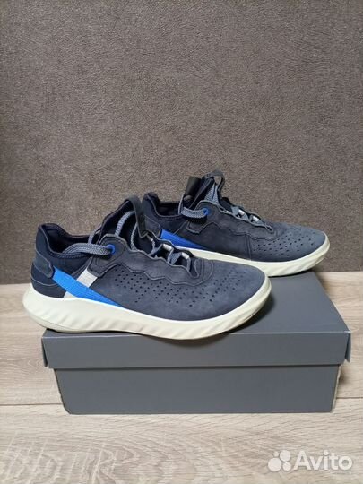 На доставке.Кроссовки Ecco 37-38