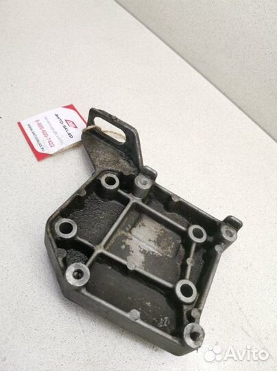 Кронштейн компрессора кондиционера Mazda Familia