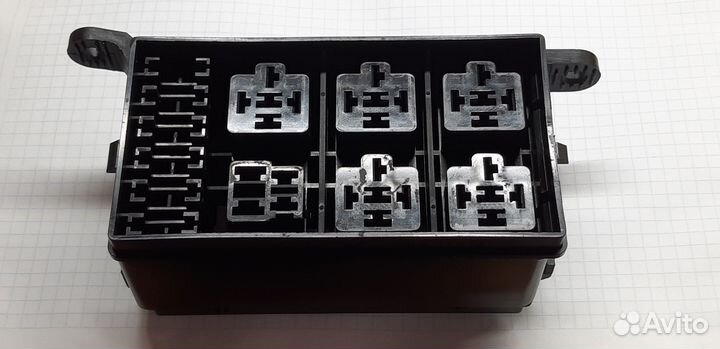 Блок реле и предохранителей универсальный