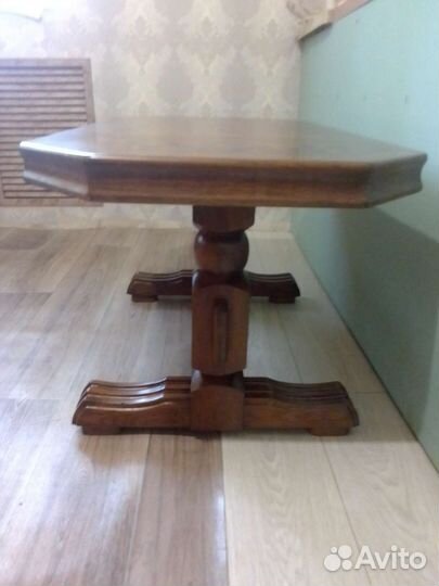 Антикварный журнальный столик