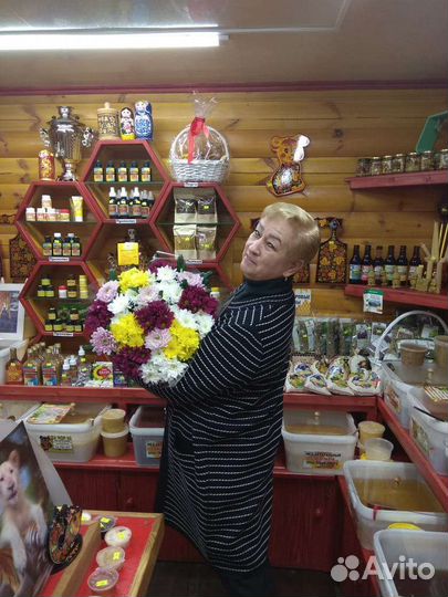 Продавец на молочку,мёд,орехи/сух., одежда, хлеб