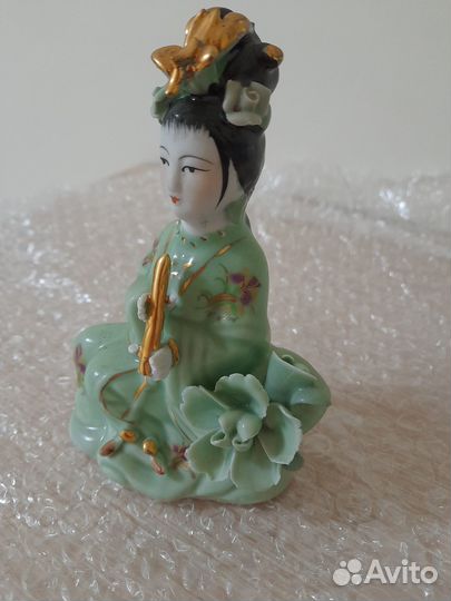 Китайские статуэтки девушки с муз.инструментами