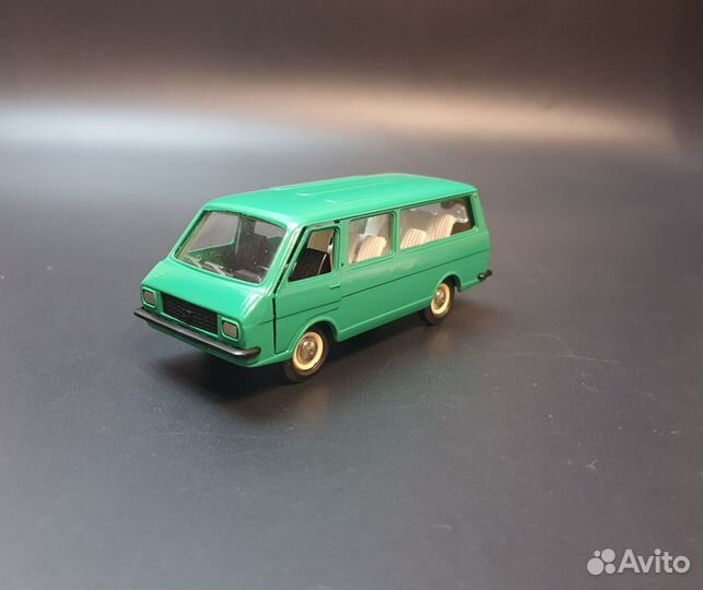 Автомодель СССР раф 2203