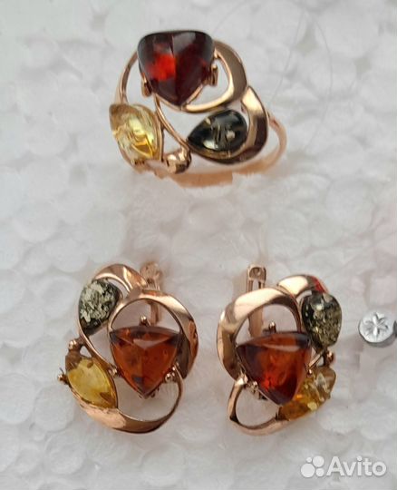 Кольцо с янтарем