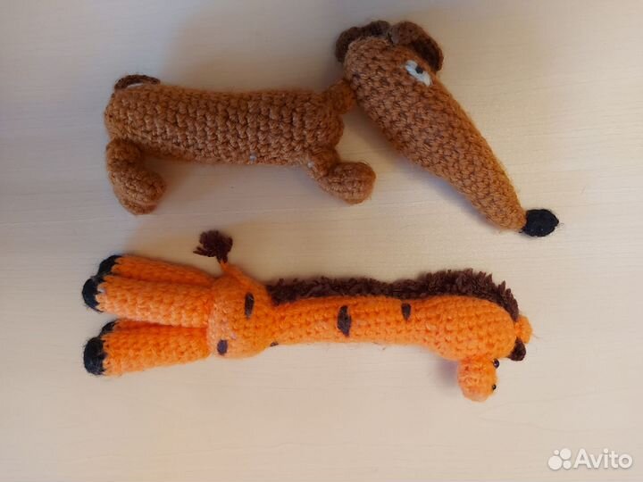 Игрушки ручной работы жираф и такса