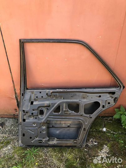 Дверь задняя Mercedes w124