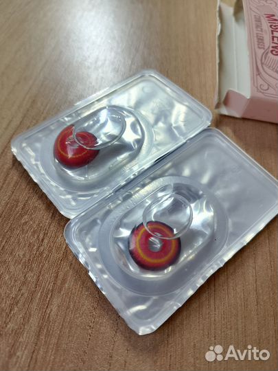 Цветные линзы красные