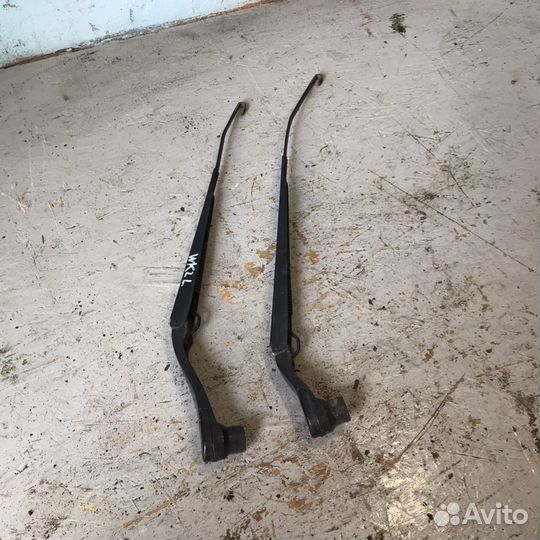 Поводок дворника Jeep Grand Cherokee WK2