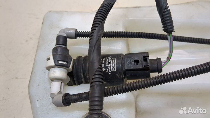 Бачок омывателя Ford Escape