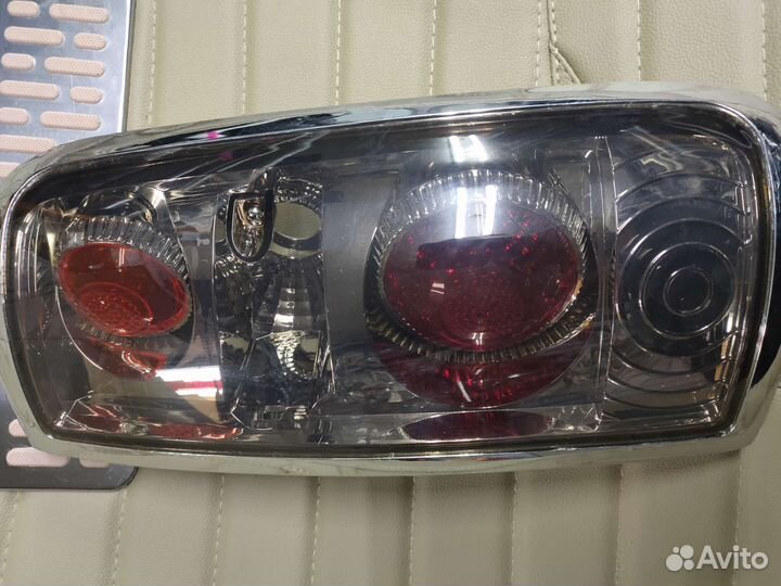 Задний фонарь land cruiser80