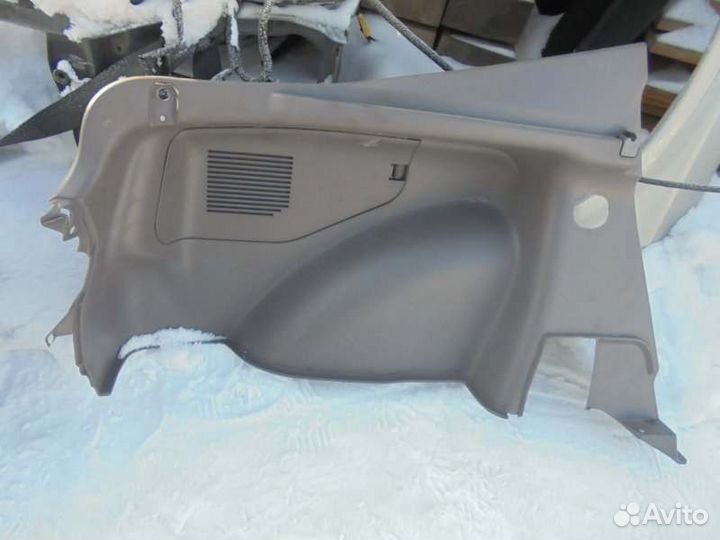 Обшивка багажника левая Toyota Celica ZZT231