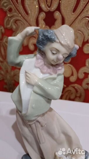 Фарфоровая статуэтка клоуна