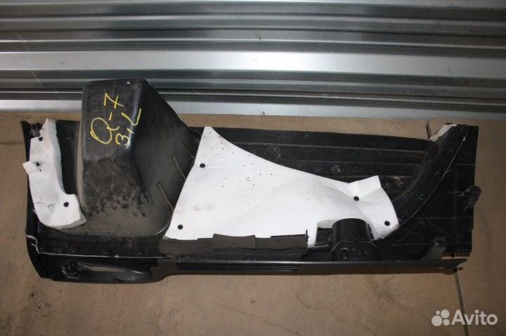 Обшивка багажника (левая) audi Q7 2005