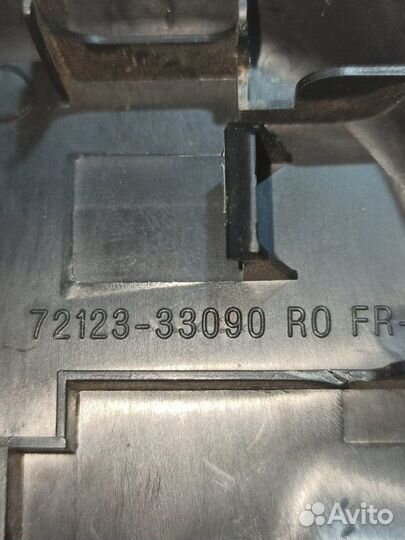 Заглушка полозьев сиденья передняя правая Toyota