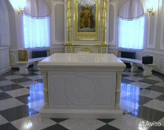 Престол из мрамора