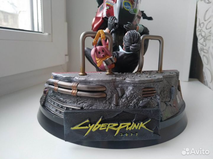 Фигурка из коллекционки Cyberpunk 2077
