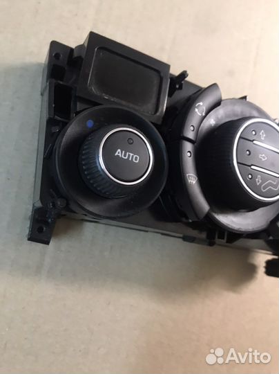 Блок управления климатконтролем Peugeot 308