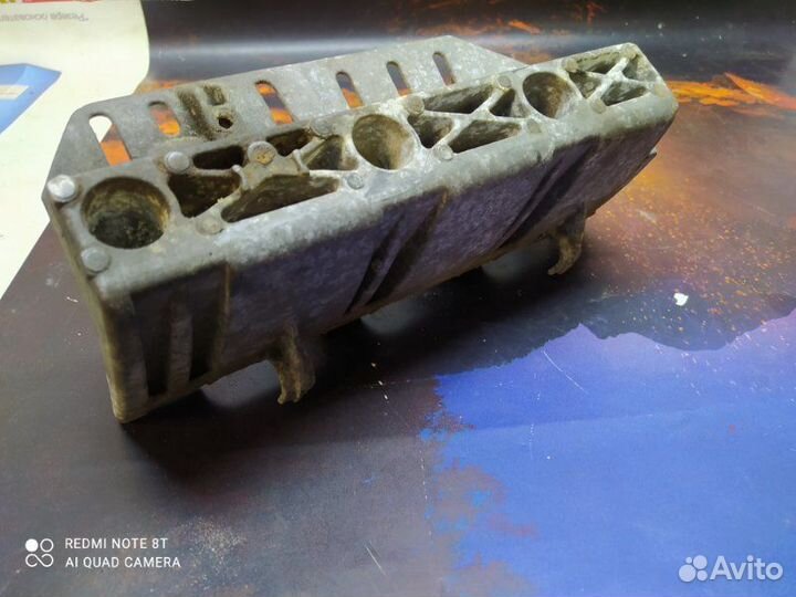 Кронштейн впускного коллектора Renault Scenic