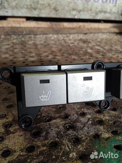 Блок кнопок подогрева сидений Hyundai Grand Starex