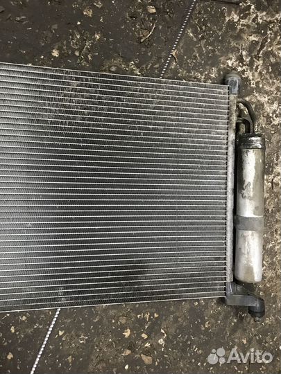 Радиатор кондиционера Nissan Tiida 1