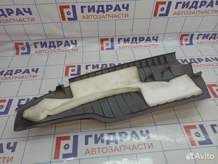 Обшивка стойки задней правой нижняя Volksvagen Tig