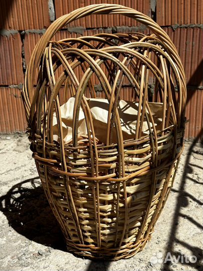 Корзина плетеная с крышкой