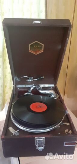 Патефон Московского завода