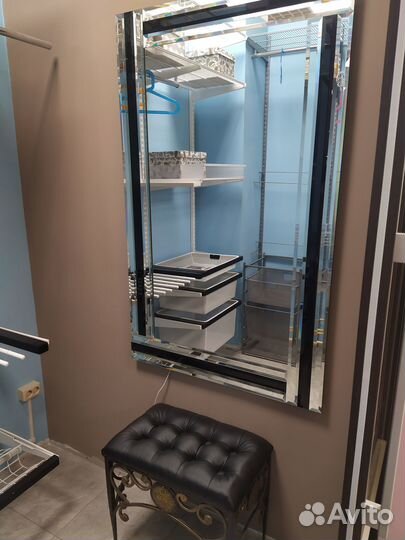 Зеркало с пуфом