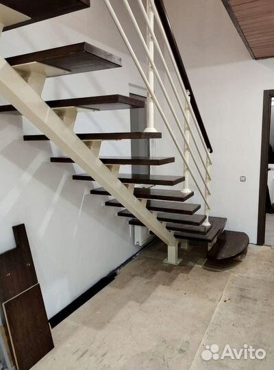 Лестница на второй этаж под ключ
