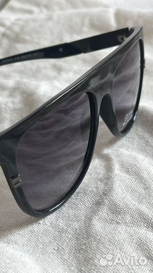 Солнцезащитные очки Guess