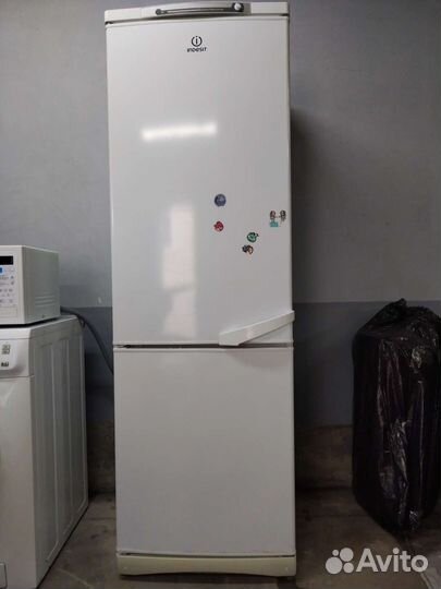 Холодильник бу indesit