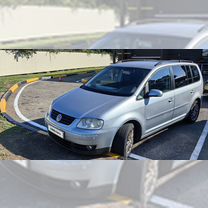 Volkswagen Touran 1.9 AMT, 2006, 220 000 км, с пробегом, цена 700 000 руб.