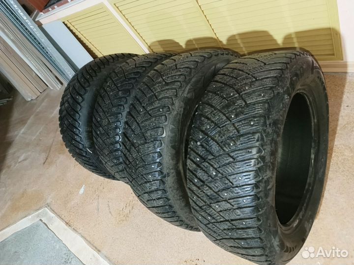 Goodyear UltraGrip 215/65 R16 98T